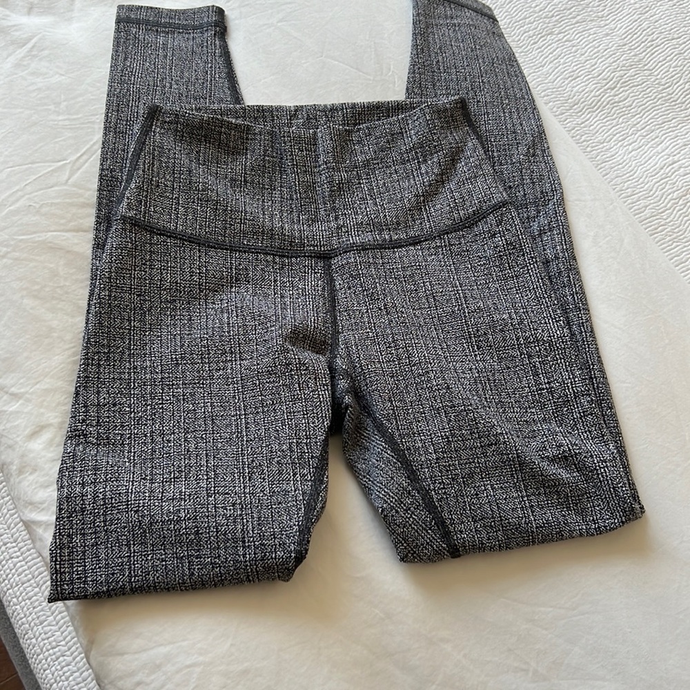 Black & white herringbone print lululemon leggings